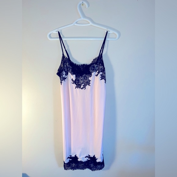 Natori lingerie - Picture 1 of 4